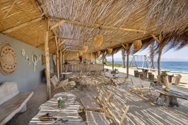 Abora Plaj Bar (3/4)